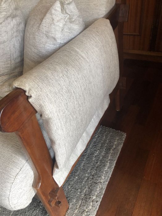 Sofá de três lugares