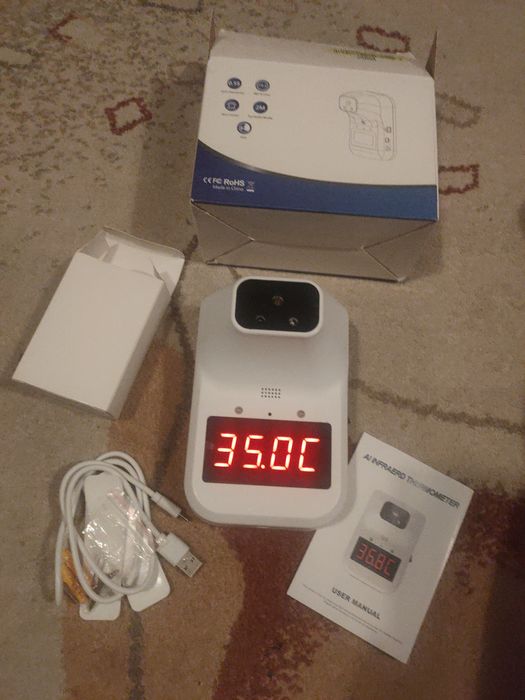 Termometr bezdotykowy do instalacji na ścianę