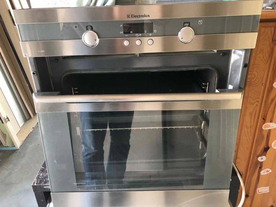 Piekarnik do zabudowy Electrolux EOB64201X używany uszkodzone drzwi