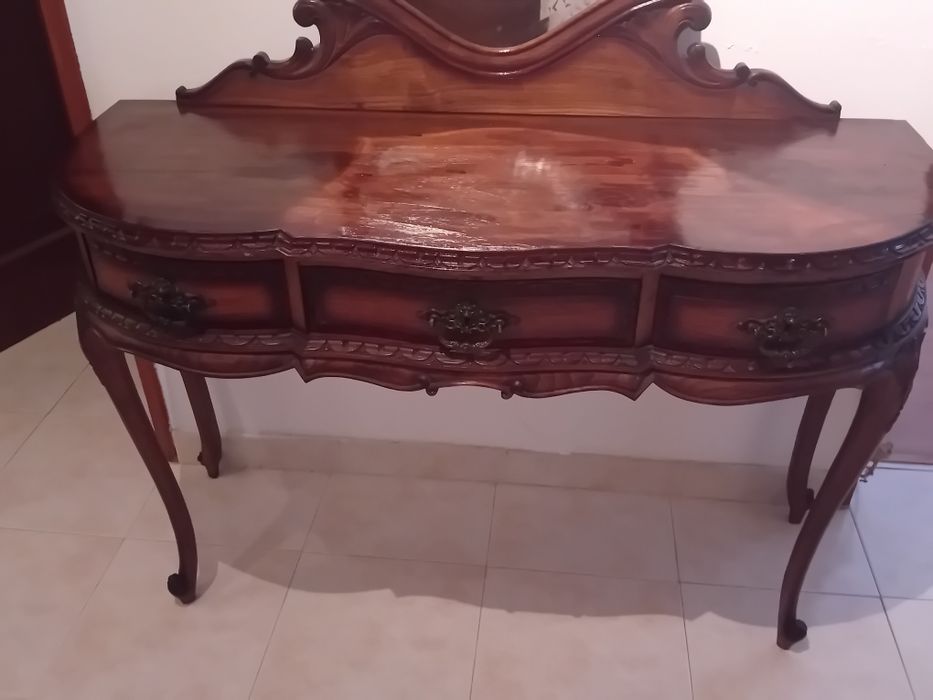 Toucador Antigo muito bem estimado