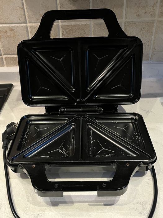 Srebrny toster opiekacz