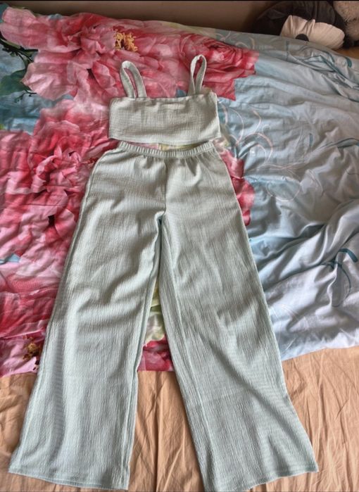 Piękny mietowy komplet