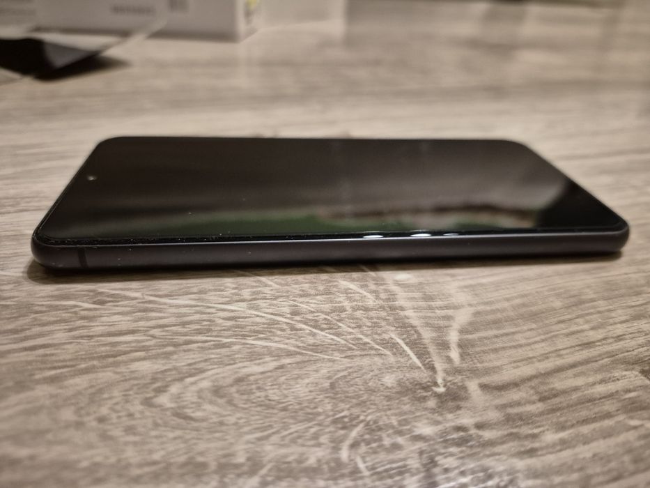 Samsung Galaxy S21 FE 5G + czarne etui