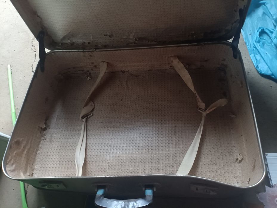 Чемодан, портфель старовинний