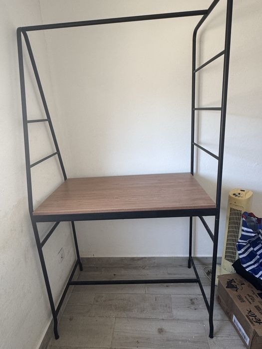 Mesa Alta Ikea com estrutura metal