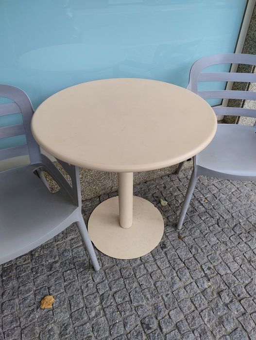 Mesa de metal redonda bege bistro / café (2 unidades)