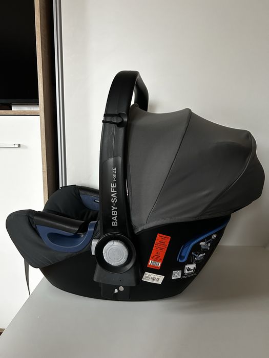 Fotelik z bazą britax romer