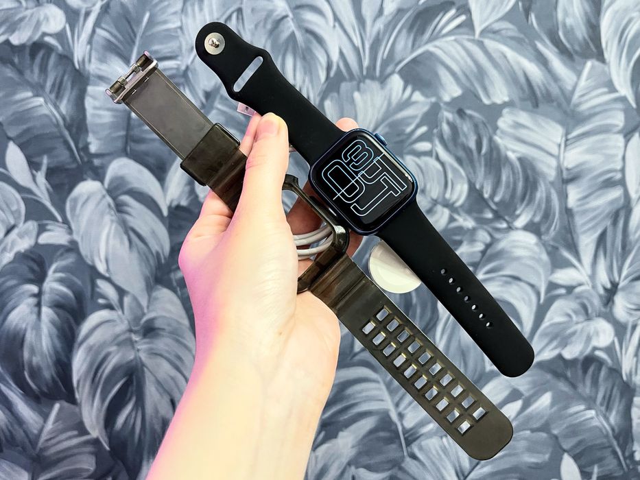 Apple Watch 7 (45 mm) шикарное состояние + ремешки! A2474