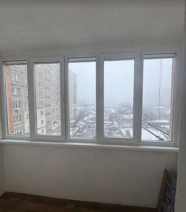 Продаж 3к Урожай  середній поверх ремонт купити трикімнатну квартиру