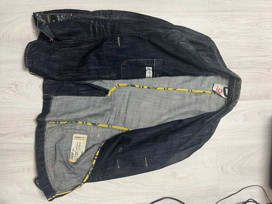 Джинсовий піджак виробництво Італія.