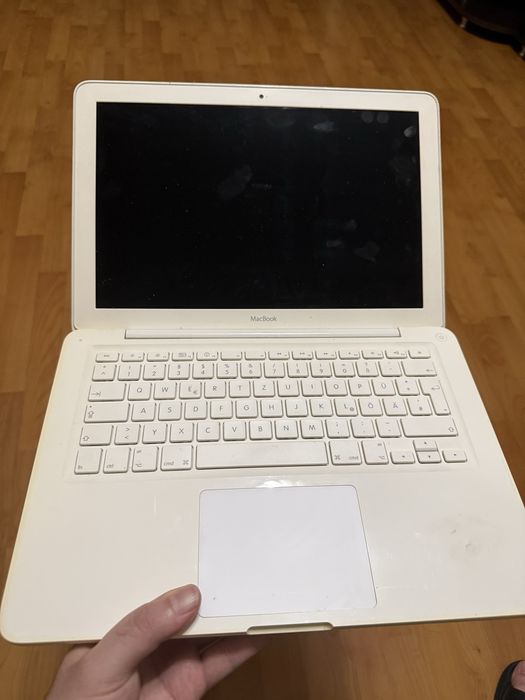 Apple MacBook White 13