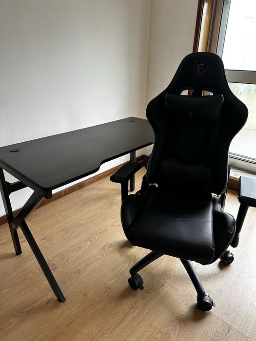 Cadeira MSI + Mesa GAMING