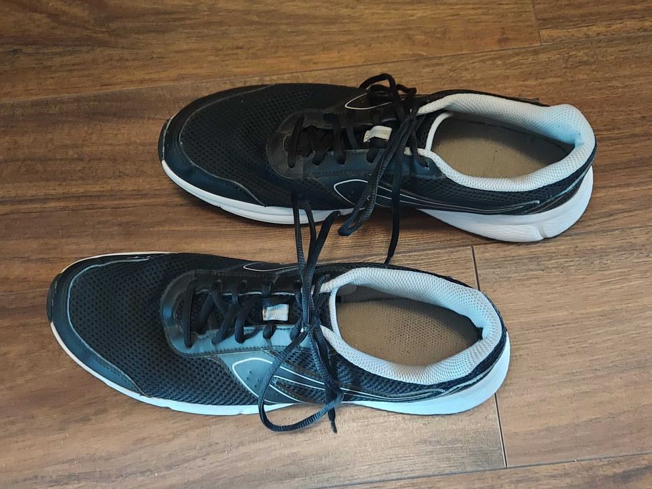 Buty sportowe czarne, rozm. 45