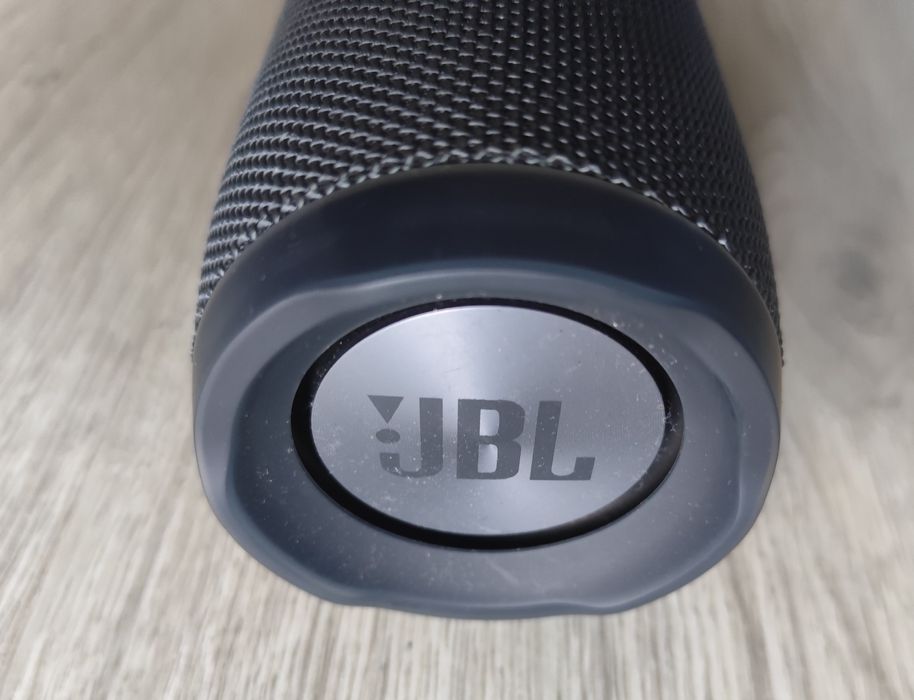 Coluna JBL Essential 1