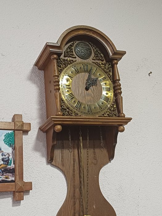 Годиник настінний у відмінному стані, привезений із Голандії