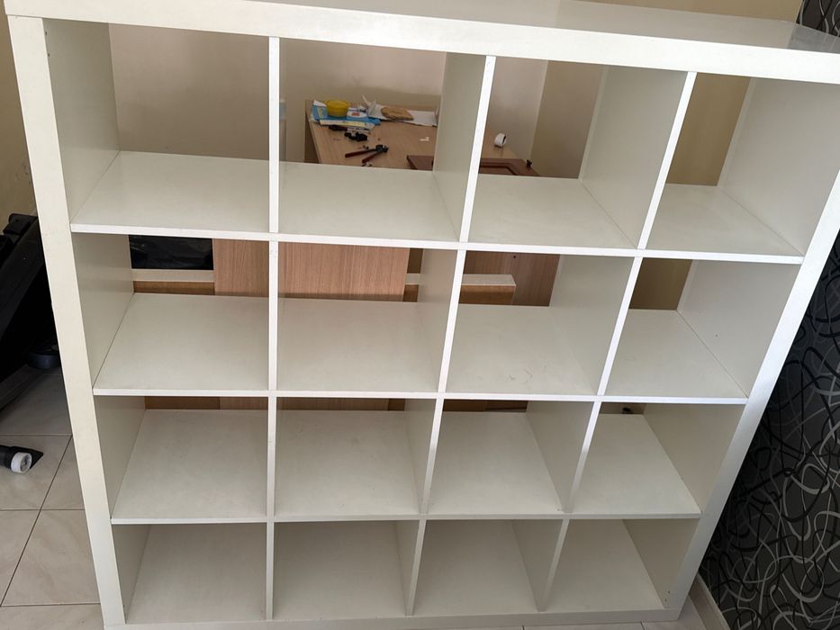 Móvel Ikea com compartimentos