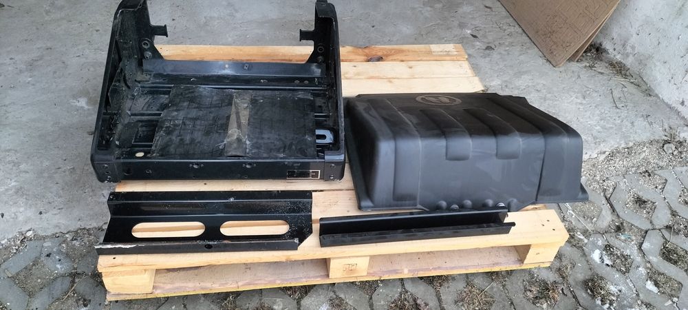 Skrzynka na akumulatory MAN