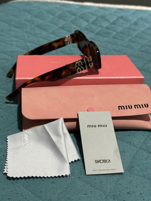 Oculos de sol com caixa