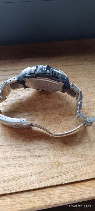 Casio Pro trek
Mod: PRG-270D
Com:
Bussola;
Altímetro;
Barómetro;
Termó