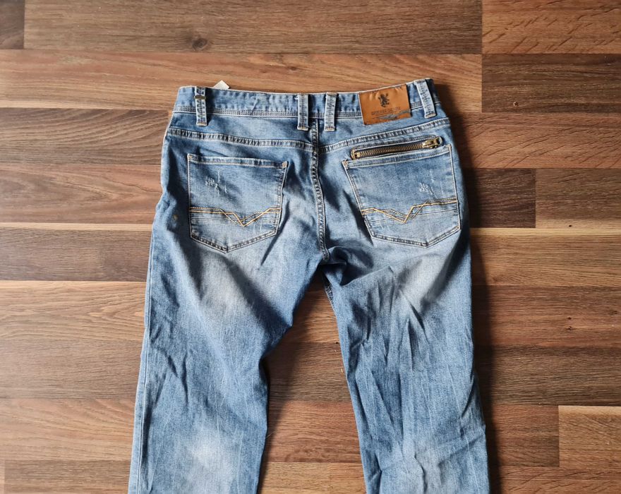 Jeansy regular z przetarciami Diverse r. 32