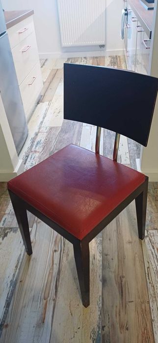 Drewniany stół rozkładany marki FAMEG wenge (85x85+52) + 4 czerwone krzesła | Wrocław