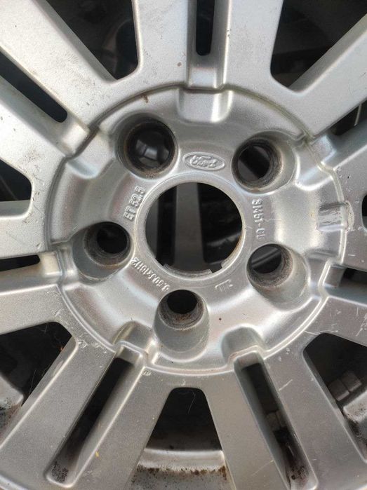 Диски Ford Focus з зимньою резиною