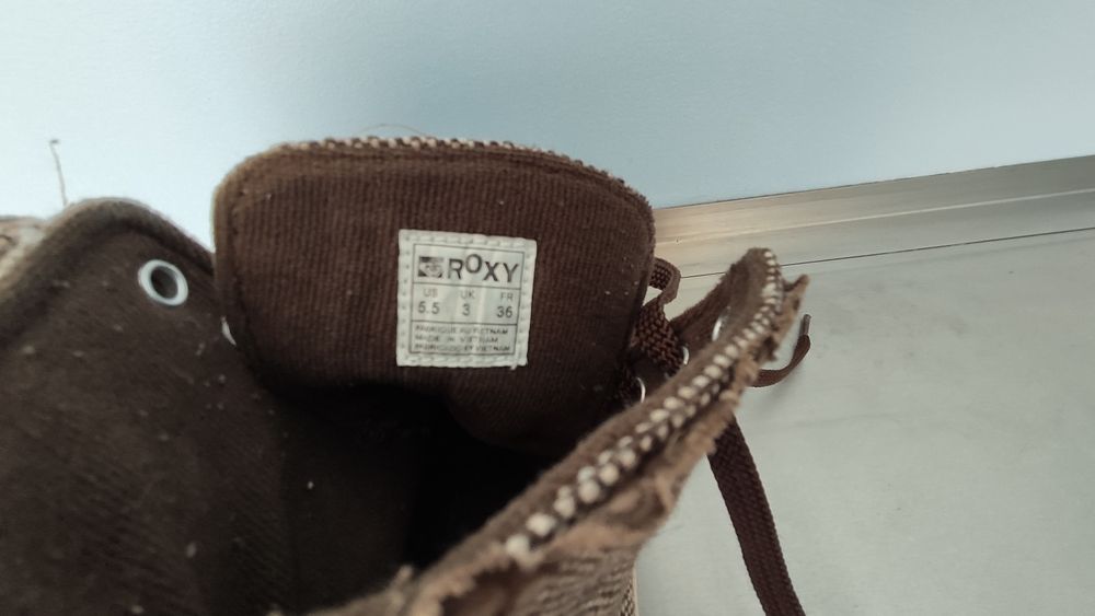 Sapatilhas castanhas da Roxy Tamanho 36
