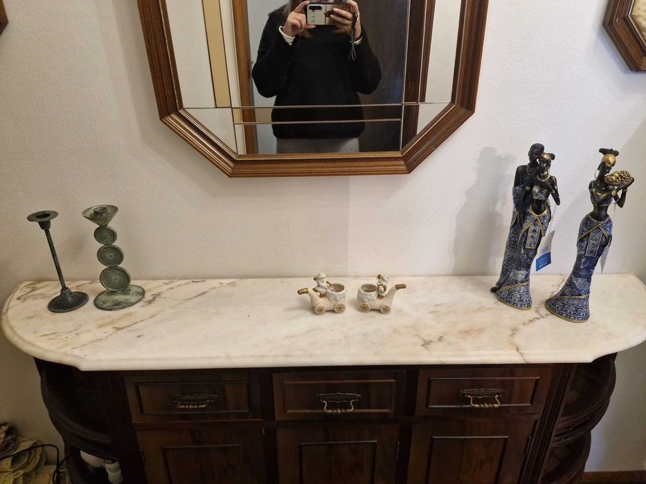 Aparador de Madeira com Espelho