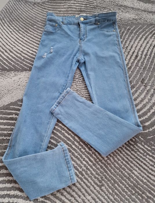 Spodnie dzinsy, rurki.