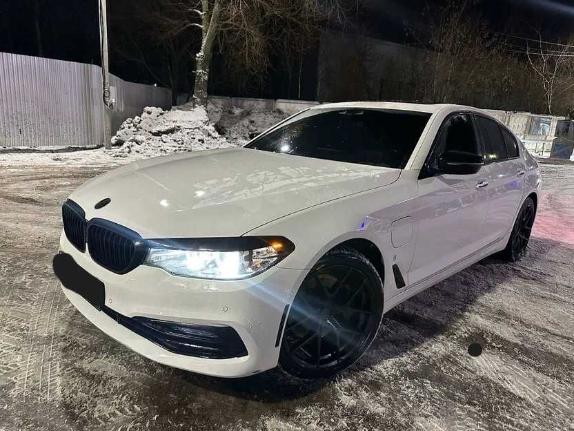 BMW 5 серії 530e гібрид 2018 року