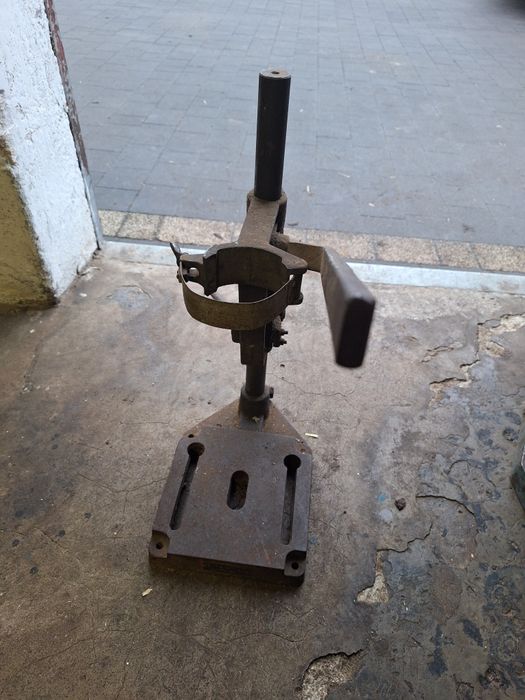 Stojaki do wiertarek