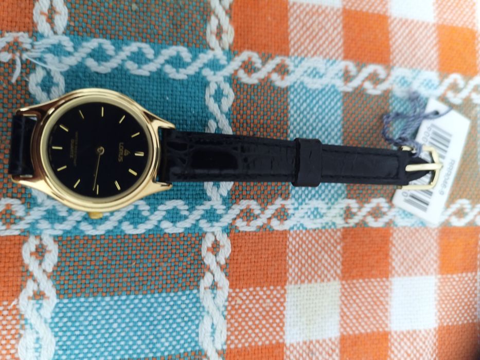 Relógio Lorus senhora preto e dourado