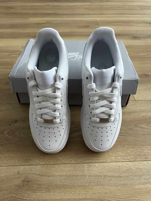 Nowe buty Nike Air Force 1,07 Białe - rozmiar 38 Uniseks