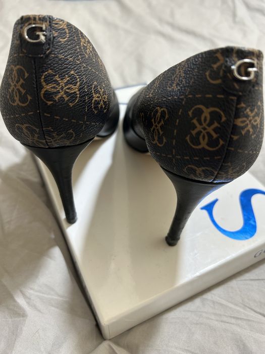 Sapatos GUESS n 39