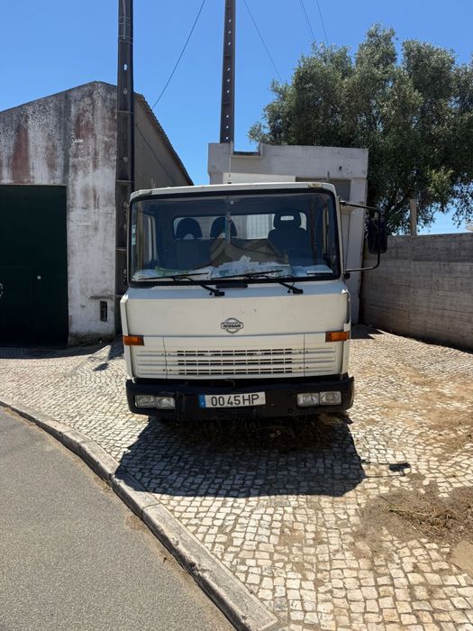 Nissan eco t100 3.0 td
