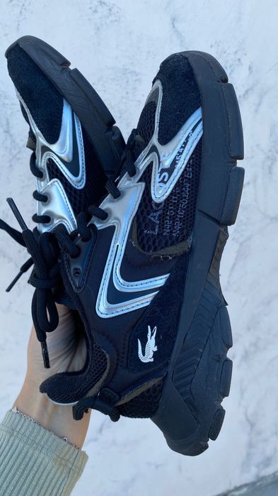 Продам кроссовки