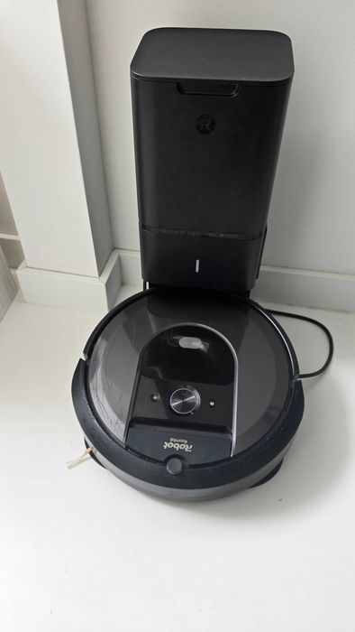 Roomba i7+ z bazą Clean Base –  używany 2 miesiące, sam się opróżnia