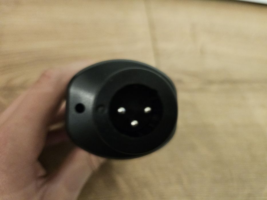 Sprzedam mikrofon przewodowy.