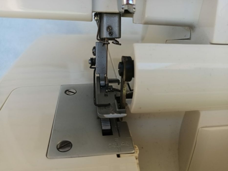 Máquina corte e costura, como nova