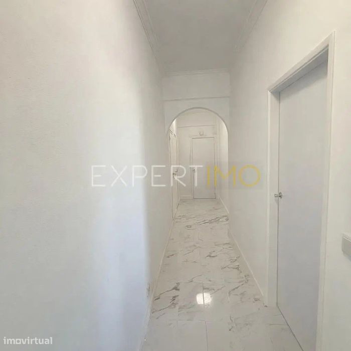 Apartamento com 3 quartos totalmente remodelado na Reboleira...