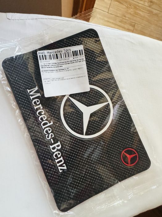 На торпеду в авто противоскользящий коврик