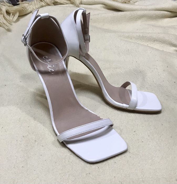 Босоножки на каблуке нарядные 41