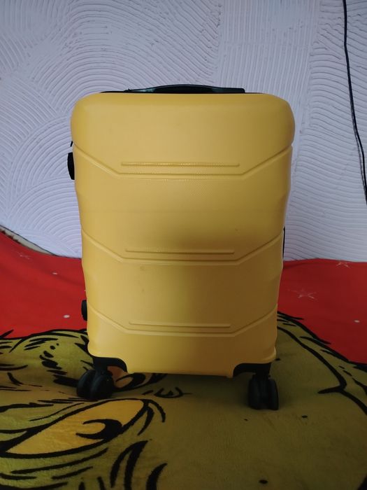 Sprzedam walizkę 38,2l. Użyta kilka razy.