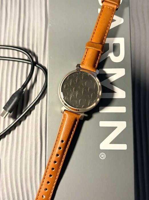 Смарт годинник Garmin Lily 2 Classic Cream Gold with Tan Leather Band