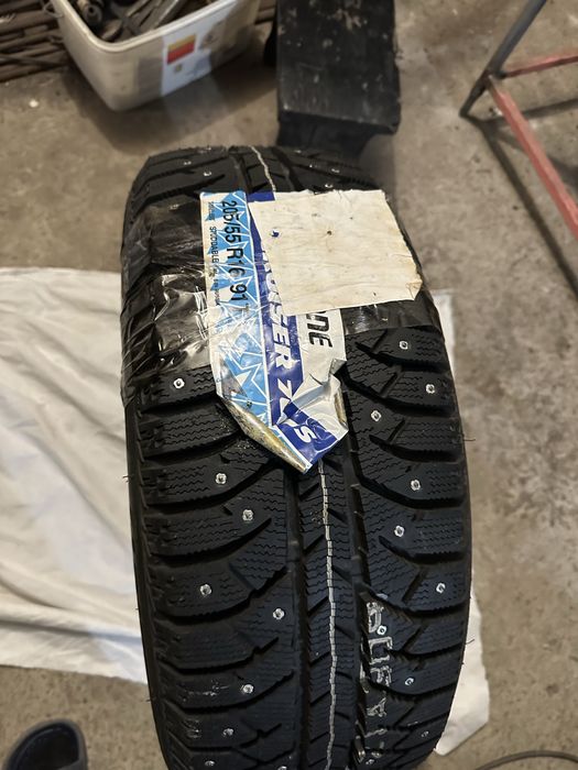 Резина Бріджстоун шипована 205 / 55 R 16