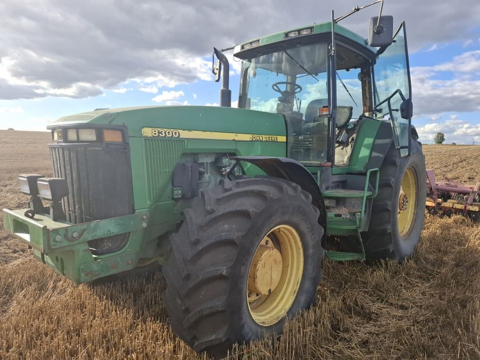 John deere 8300.