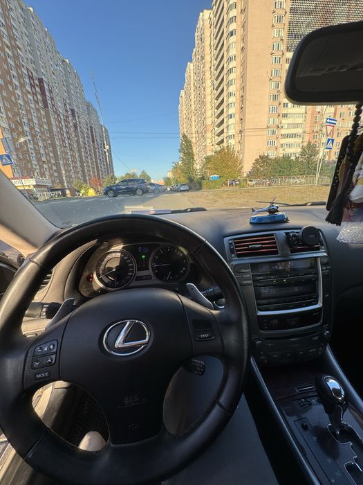 Lexus IS 300.  .