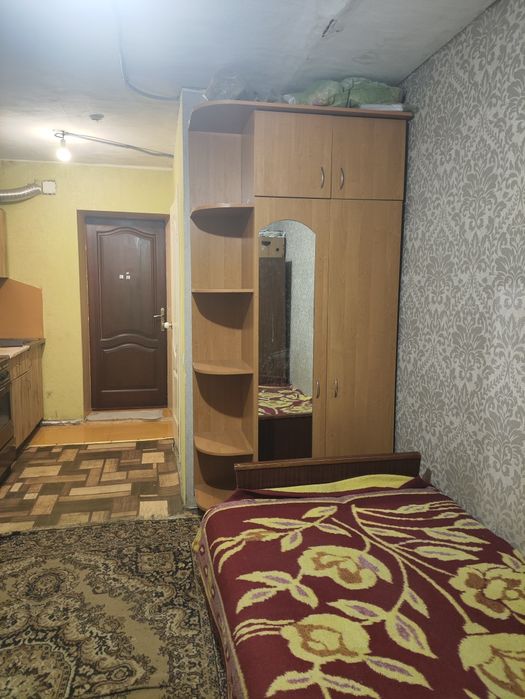 Терміново: Кімната зі зручностями та меблями