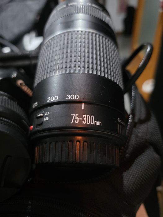 Canon EOS 1100D + 18-55mm + 75-300mm