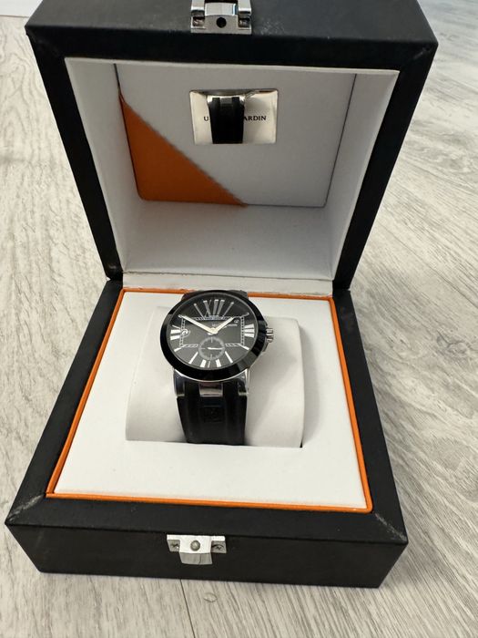 часы Ulysse Nardin Executive Dual Time